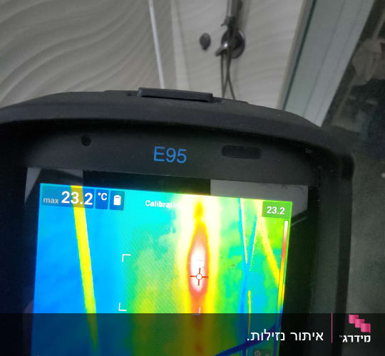 תצוגת מצלמה תרמית עם אזור חם במרכז